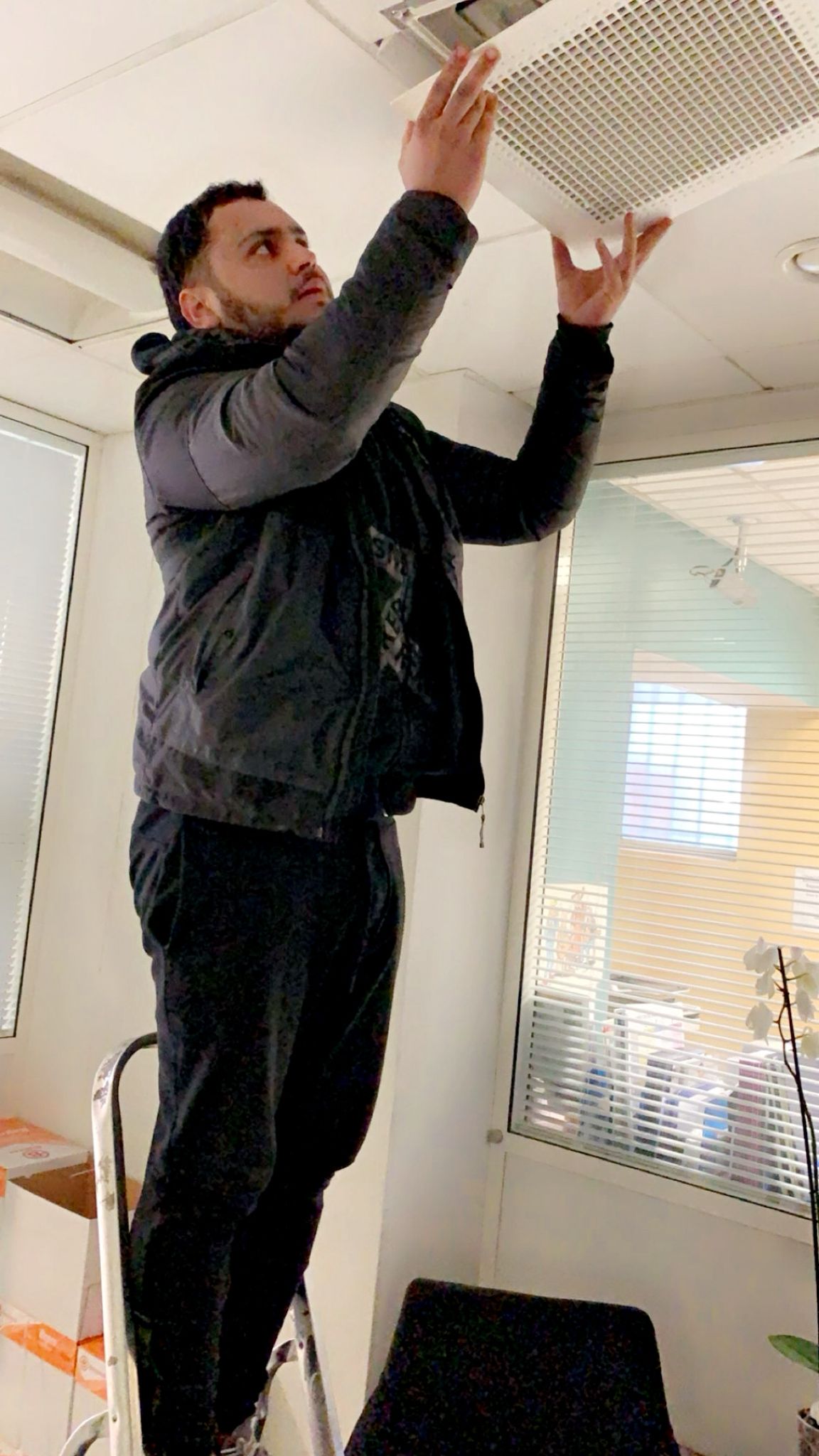 Air conditioning maintenance intervention 5